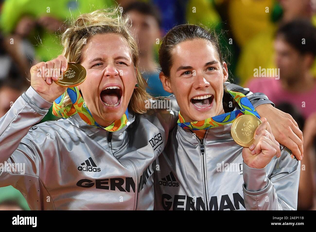 Olympic champion Kira WALKENHORST announces comeback. Archive photo; Laura LUDWIG / Kira WALKENHORST (GER) with medals, gold medal, award ceremony jubilation, joy, enthusiasm ,. winner, winner, olympic champion. Beach volleyball, beach volleyball, women's final, women`s final. Ludwig / Walkenhorst (GER) vs Agatha / Barbara (BRA) 2-0. Beach Volleyball Arena, on 18.08.2016. Summer Olympics 2016, from 05.08. - 21.08.2016 in Rio de Janeiro / Brazil. | Usage worldwide Stock Photo